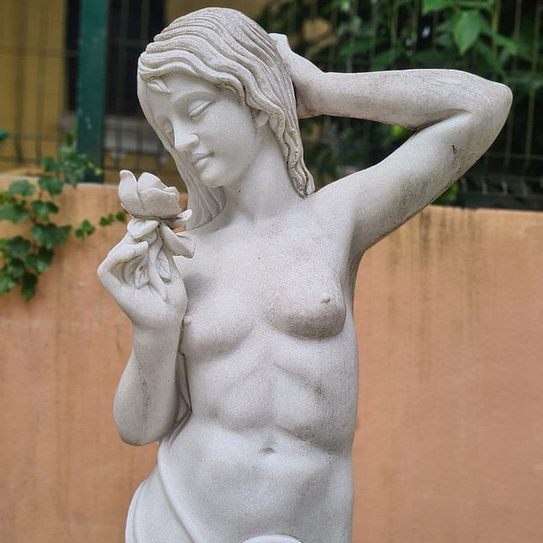 imagem do produto Escultura Mulher com Rosa 160cm - EMP466