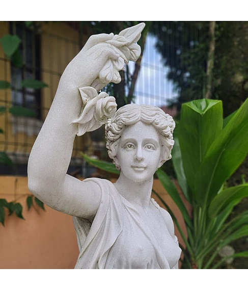 imagem de Escultura Mulher com Rosa nas Mos 160cm - EMP458