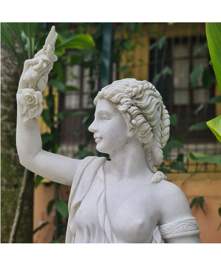 imagem do produto Escultura Mulher com Rosa nas M�os 160cm - EMP458