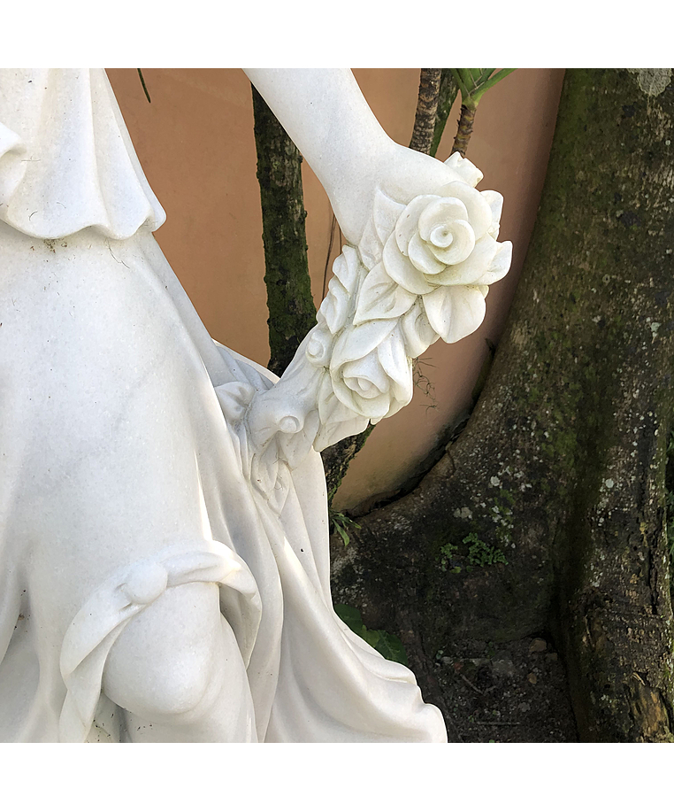 imagem do produto Escultura Mulher com Rosa nas M�os 160cm - EMP458