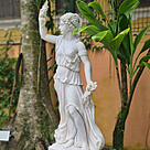 imagem do produto Escultura Mulher com Rosa nas M�os 160cm - EMP458