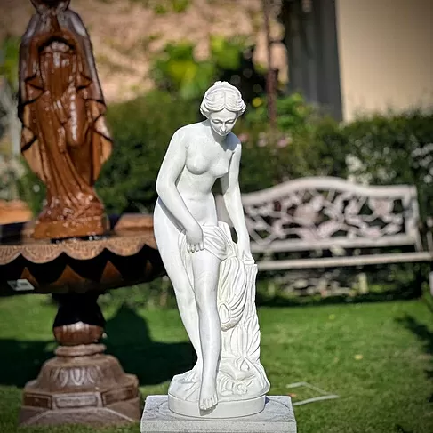 imagem de Escultura Ninfa Banhista em Mármore 80cm - EMP109 Design Clássico para Jardins
