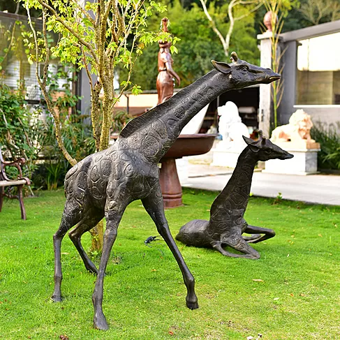 imagem de Escultura Par de Girafas em Bronze 125cm EBZ533 Elegância e Harmonia