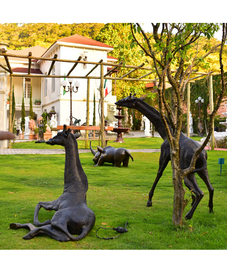 imagem do produto Escultura Par de Girafas em Bronze 125cm EBZ533 Eleg�ncia e Harmonia