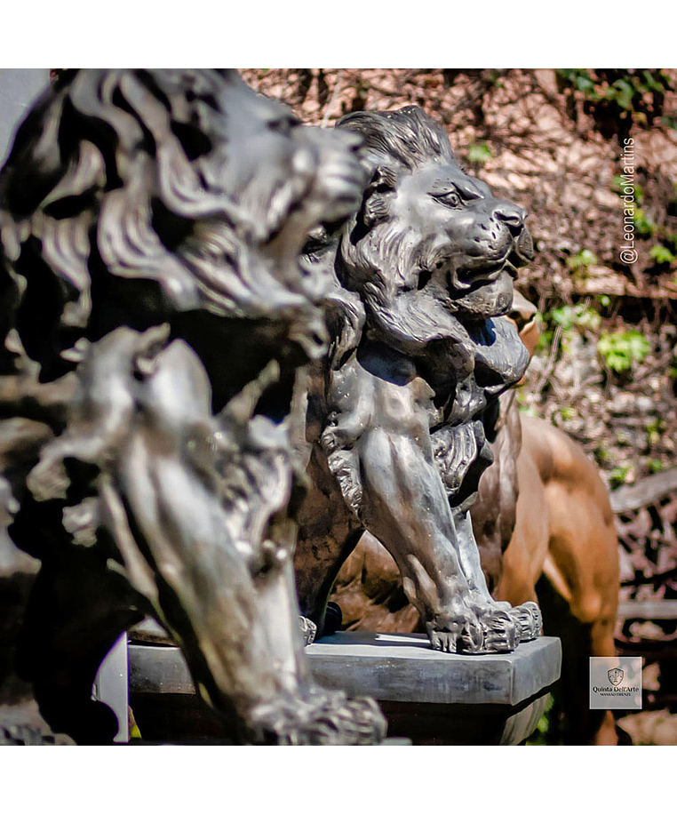 imagem do produto Escultura Par de Le�es com Base em Bronze 120cm - EBZ608 Presen�a Imponente