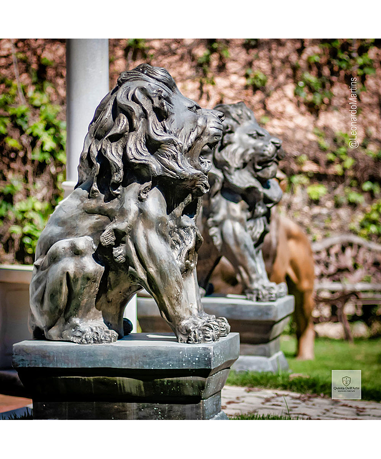 imagem do produto Escultura Par de Le�es com Base em Bronze 120cm - EBZ608
