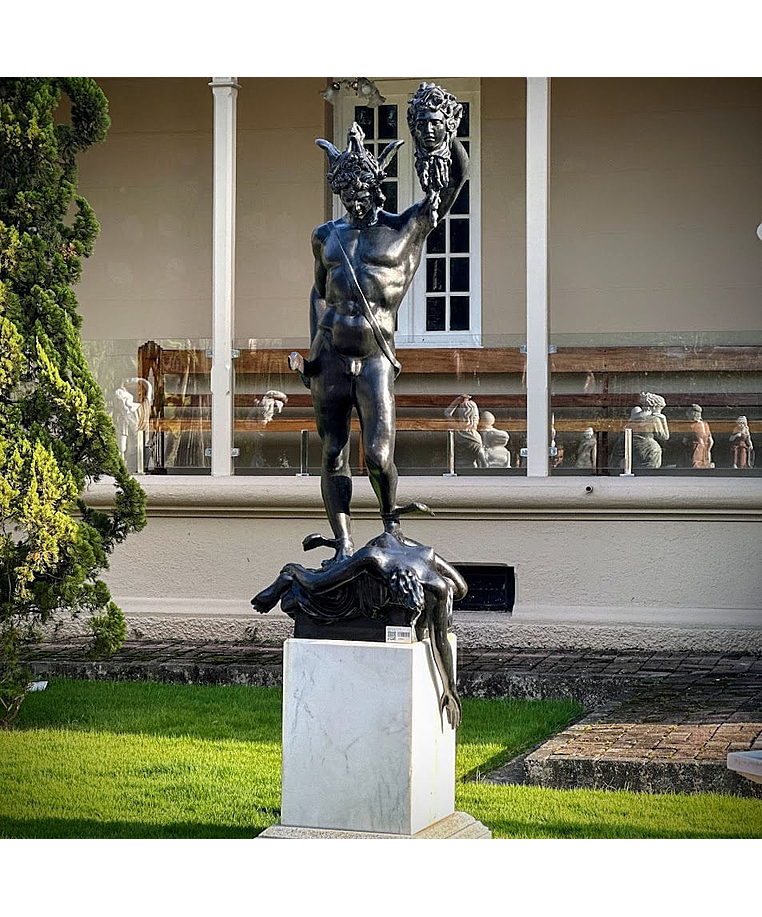 imagem do produto Escultura Perseu com Cabe�a de Medusa 258cm - EBZ581