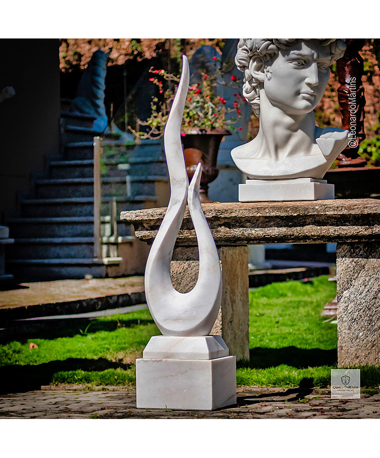 imagem do produto Escultura Ponta da Eternidade M�rmore Branco 150cm - EMP741
