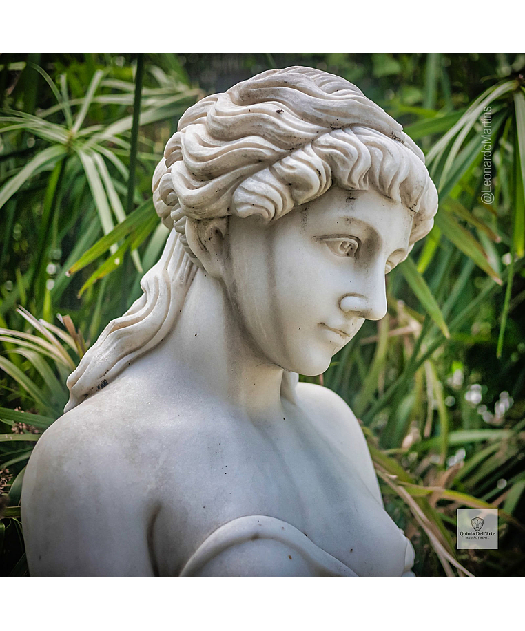 imagem do produto Escultura Primavera Sentada em M�rmore Branco 140cm EMP381 Eleg�ncia Cl�ssica