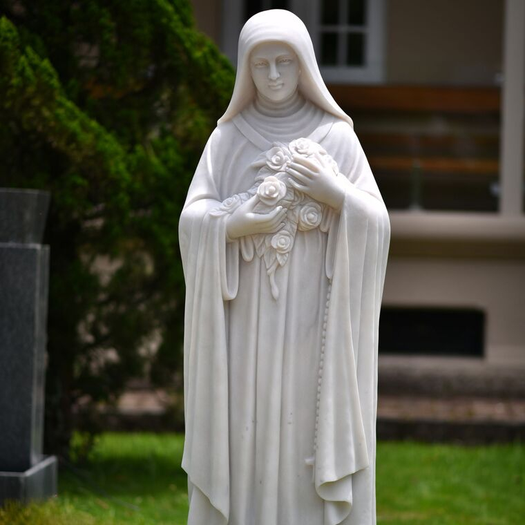imagem do produto Escultura Santa Terezinha M�rmore Branco 160cm - IMP355 Imagem Religiosa Cl�ssica