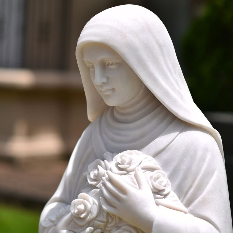 imagem do produto Escultura Santa Terezinha M�rmore Branco 160cm - IMP355 Imagem Religiosa Cl�ssica