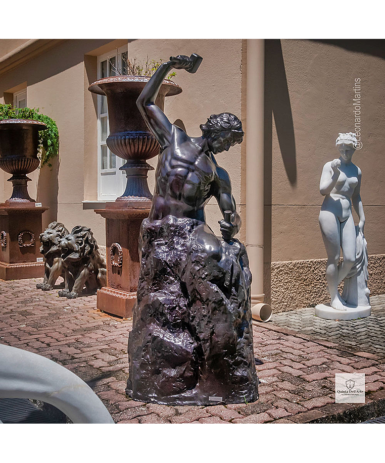 imagem do produto Escultura Self Made Man 200cm - EFB607 Destaque Escultural para Paisagismo