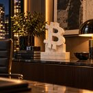 imagem do produto Escultura The CEO of Bitcoin em M�rmore 40cm VRMP363 Design Exclusivo