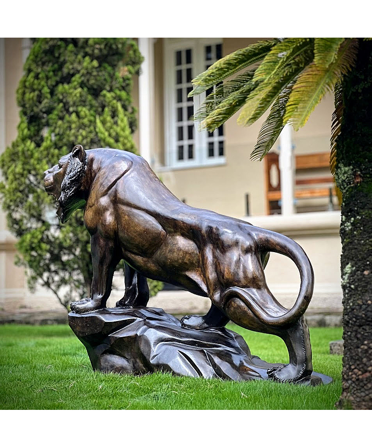 imagem do produto Escultura Tigre Bronze 120cm - EBZ512 For�a e Sofistica��o