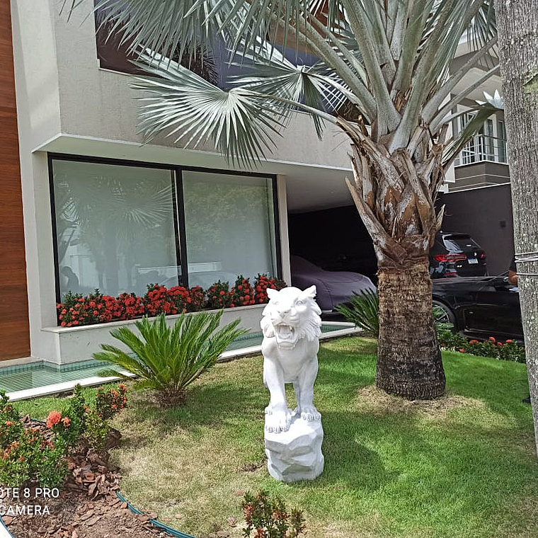imagem do produto Escultura Tigre M�rmore Branco 120cm - EMP503D Eleg�ncia e Poder Cl�ssico