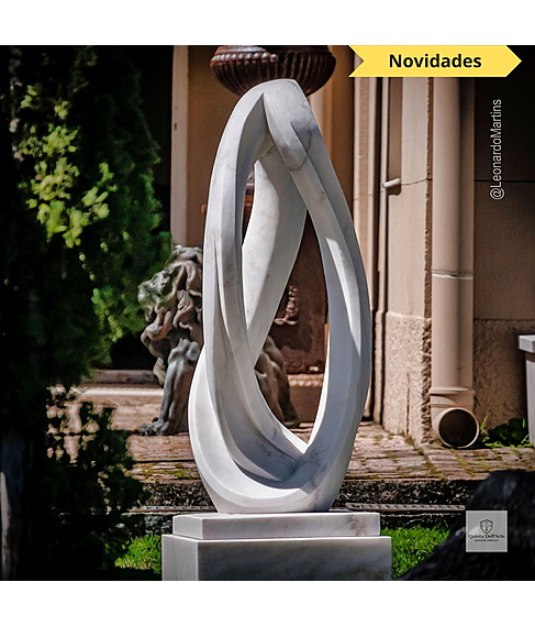 imagem de Escultura Trao Soberano Mrmore Branco 150cm - EMP748