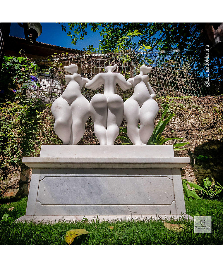 imagem do produto Escultura Trindade Serena M�rmore Branco 100cm - EMP746 Design Moderno para Jardins