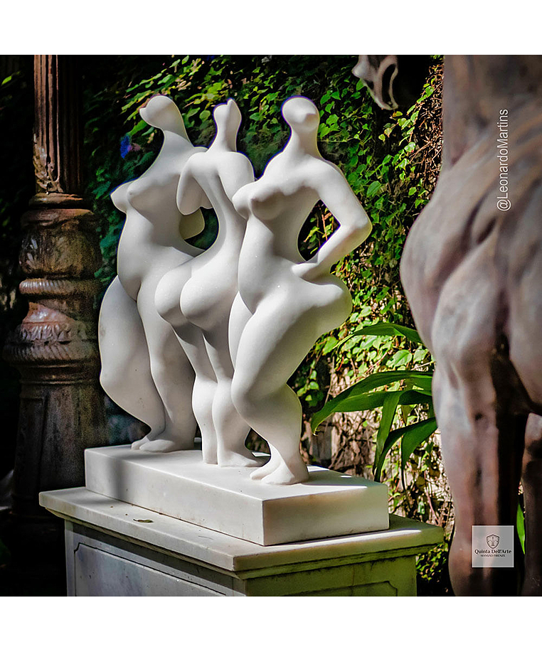 imagem do produto Escultura Trindade Serena M�rmore Branco 100cm - EMP746 Design Moderno para Jardins