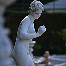 imagem do produto Escultura V�nus com Ma�a 160cm - EMP479 Destaque Cl�ssico para Jardins