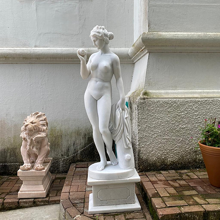 imagem do produto Escultura V�nus Com Ma�a Mod 02 160cm - EMP483 Arte Elegante em Destaque