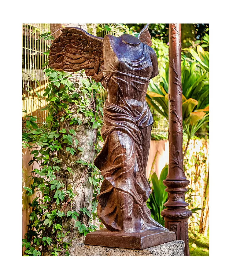 imagem de Escultura Vitória de Samotrácia 120cm - EF230 Clássico Imponente para Projetos Sofisticado