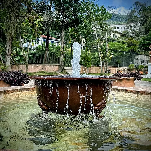 imagem de Fonte Bacião Moderno em Ferro Fundido 45cm - FF155 Design Contemporâneo para Jardins