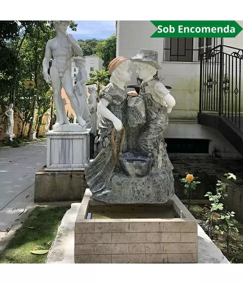 imagem de Fonte Casal Apaixonado em Mármore 135cm - FMP152 Escultura Romântica para Jardins de Luxo