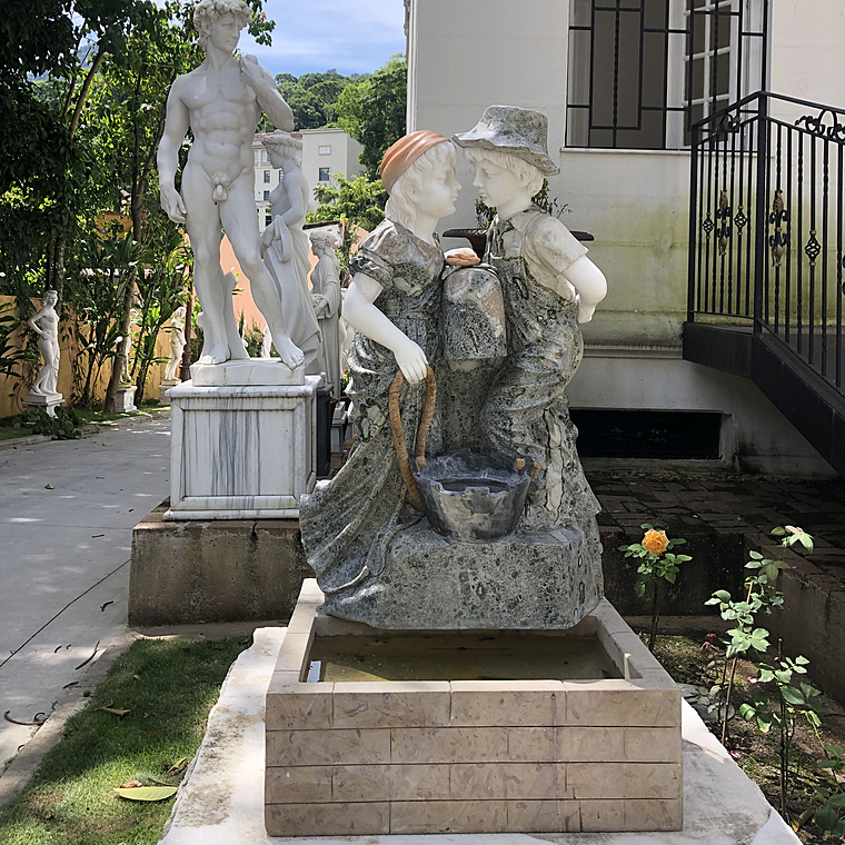 imagem do produto Fonte Casal Apaixonado em Marmore 135cm - FMP152 Escultura Romantica para Jardins de Luxo