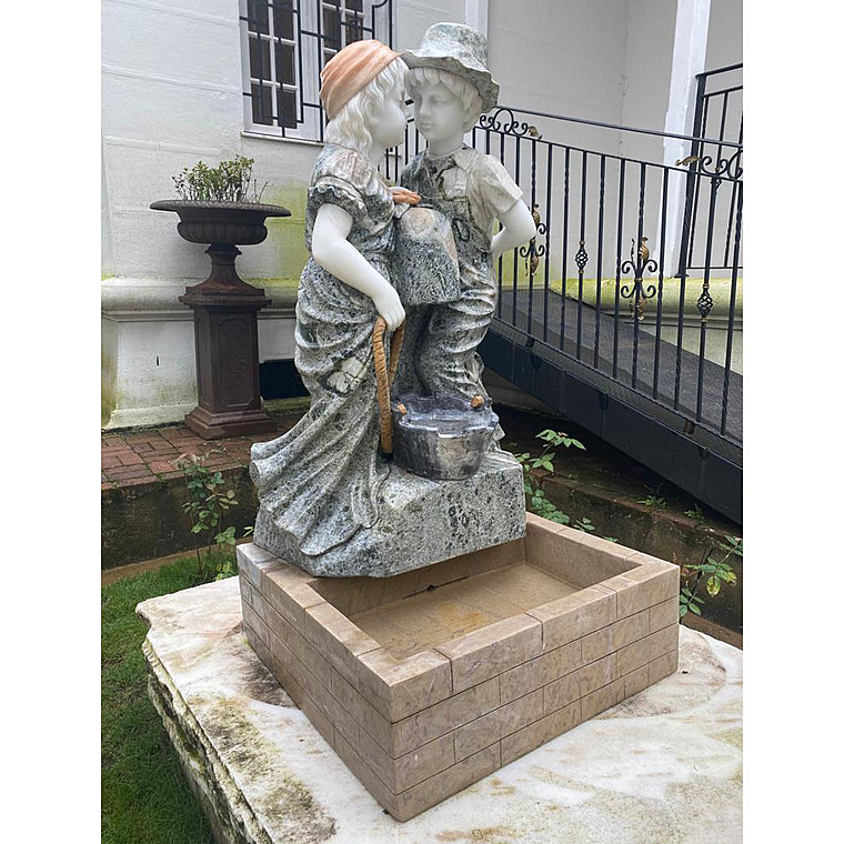 imagem do produto Fonte Casal Apaixonado em Marmore 135cm - FMP152 Escultura Romantica para Jardins de Luxo