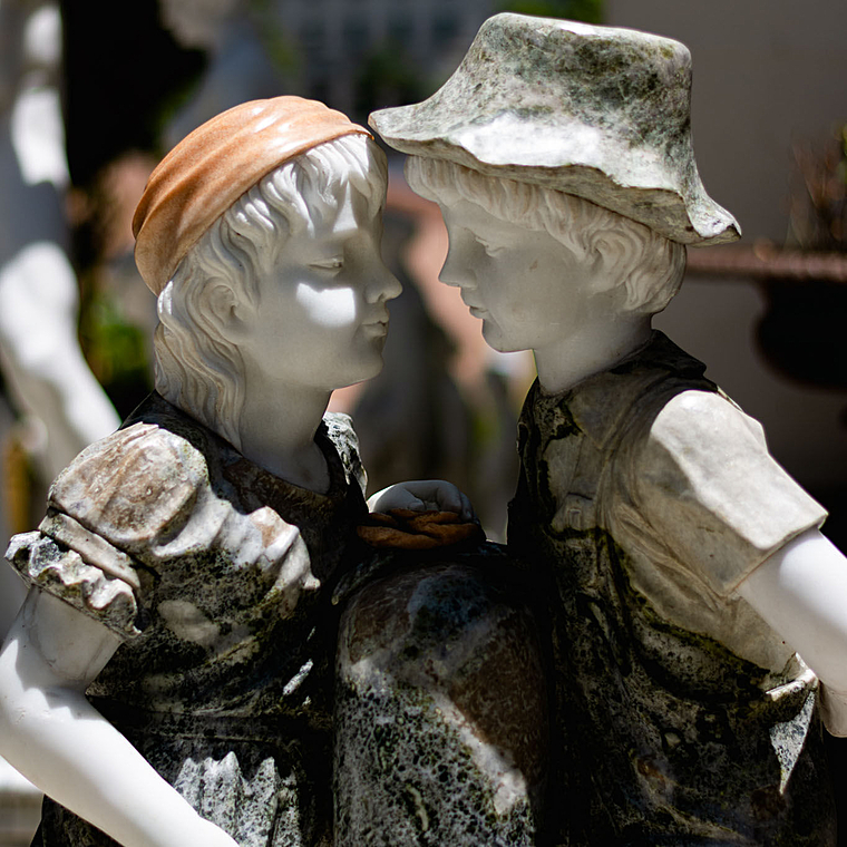 imagem do produto Fonte Casal Apaixonado em Marmore 135cm - FMP152 Escultura Romantica para Jardins de Luxo
