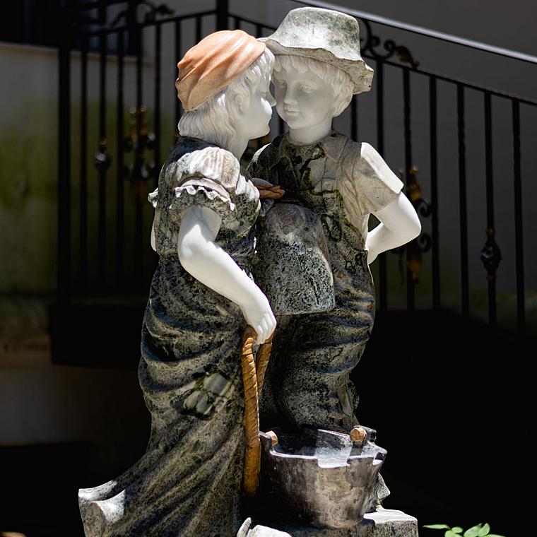 imagem do produto Fonte Casal Apaixonado em Marmore 135cm - FMP152 Escultura Romantica para Jardins de Luxo