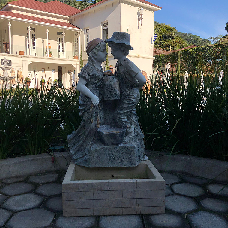 imagem do produto Fonte Casal Apaixonado em Marmore 135cm - FMP152 Escultura Romantica para Jardins de Luxo