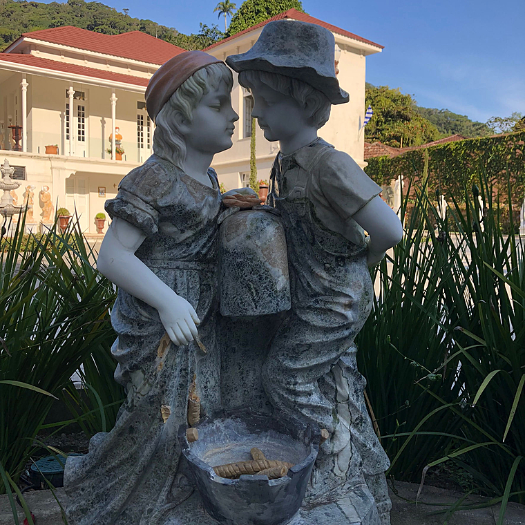 imagem do produto Fonte Casal Apaixonado em Marmore 135cm - FMP152 Escultura Romantica para Jardins de Luxo
