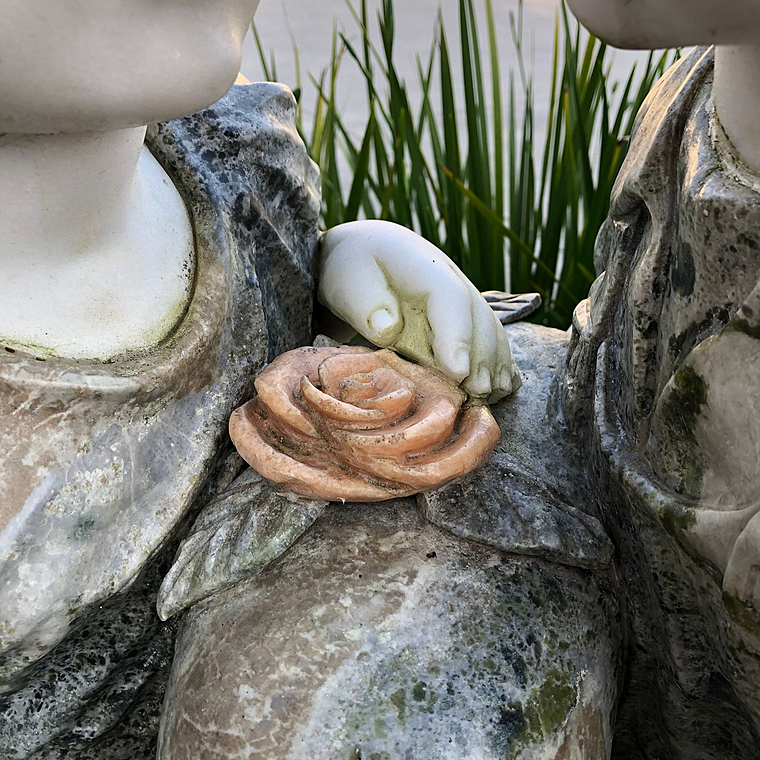 imagem do produto Fonte Casal Apaixonado em Marmore 135cm - FMP152 Escultura Romantica para Jardins de Luxo