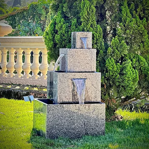 imagem de Fonte Cascata Moderna em Mármore 90cm - FMP357 Elegância em Granito para Jardins