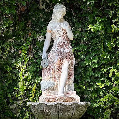 imagem de Fonte de Água Ninfa Belga em marmore  180cm - FMP181 Elegância e Sofisticação