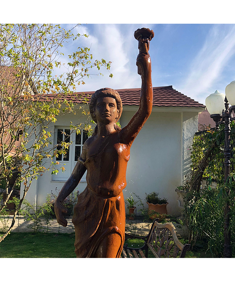 imagem do produto Fonte Lady Ferro Fundido 200cm - FF192 Sofistica��o e Impacto Paisag�stico