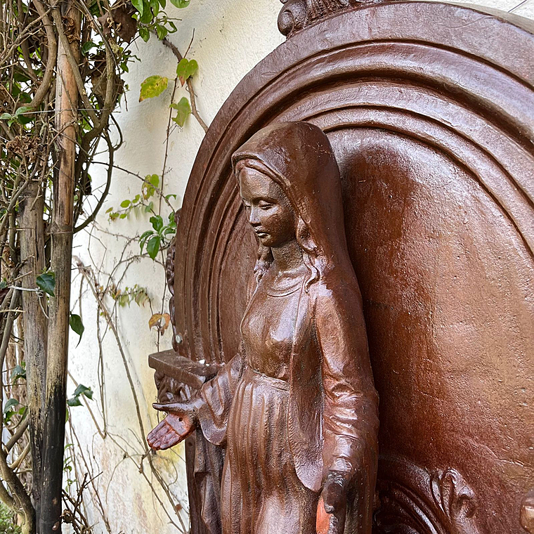 imagem do produto Fonte N.S das Gra�as em Ferro Fundido 120cm - FF215 Arte Sacra para Jardins Sofisticados