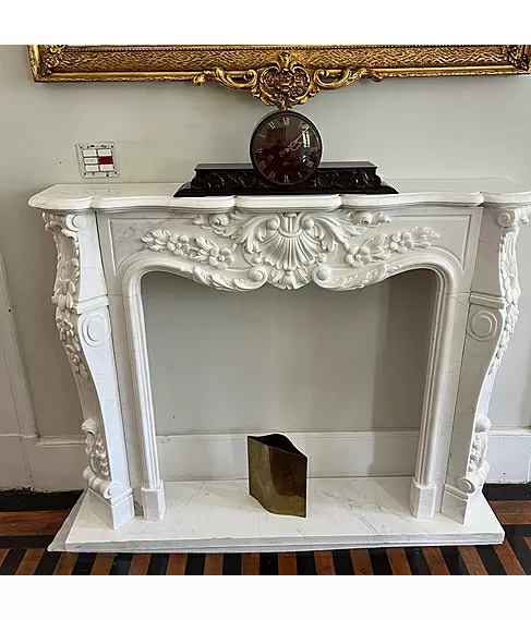 imagem de Lareira em Mármore Branco 150cm VRMP298 Sofisticada para Ambientes de Alto Padrão