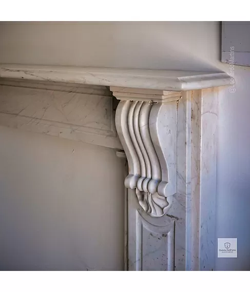 imagem de Lareira Palermo em Mármore Branco 119cm VRMP354 Sofisticada para Ambientes de Alto Padrão 