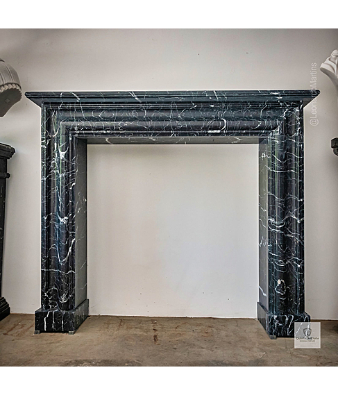 imagem de Lareira Vicenza em Mrmore Preto 125cm - VRMP355