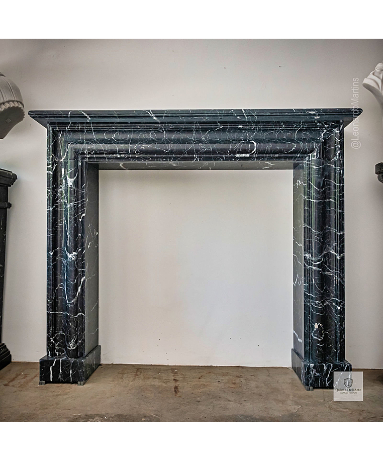 imagem do produto Lareira Vicenza em M�rmore Preto 125cm VRMP355 Sofisticada para Ambientes de Alto Padr�o 