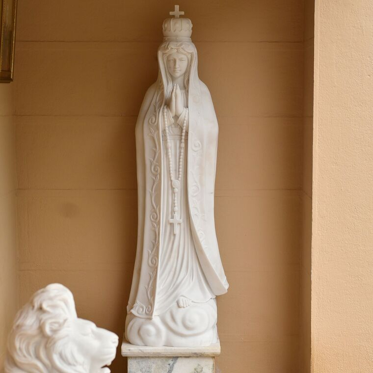 imagem do produto Nossa Senhora de F�tima M�rmore Branco 165cm - IMP345 Para Ambientes Religiosos 