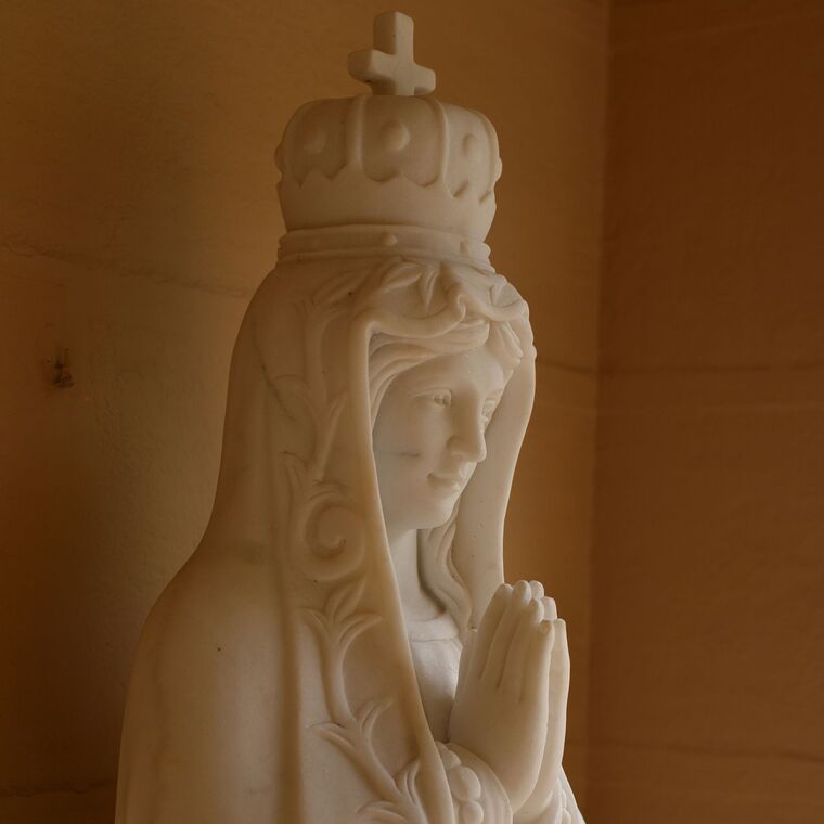 imagem do produto Nossa Senhora de F�tima M�rmore Branco 165cm - IMP345 Para Ambientes Religiosos 
