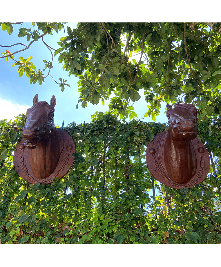 imagem do produto Par Cabe�as de Cavalo Jockey em Ferro Fundido 73cm VRF271 Eleg�ncia Cl�ssica