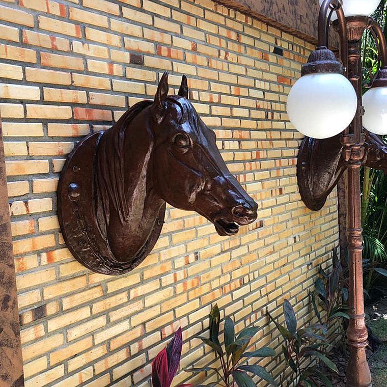 imagem do produto Par Cabe�as de Cavalo Jockey em Ferro Fundido 73cm VRF271