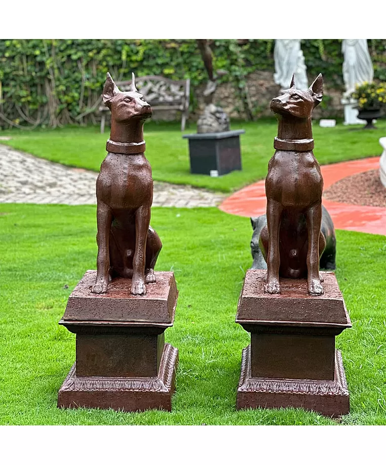 imagem de Par de Escultura Cachorro Dobermann 134cm VRF225B Imponência e Elegância