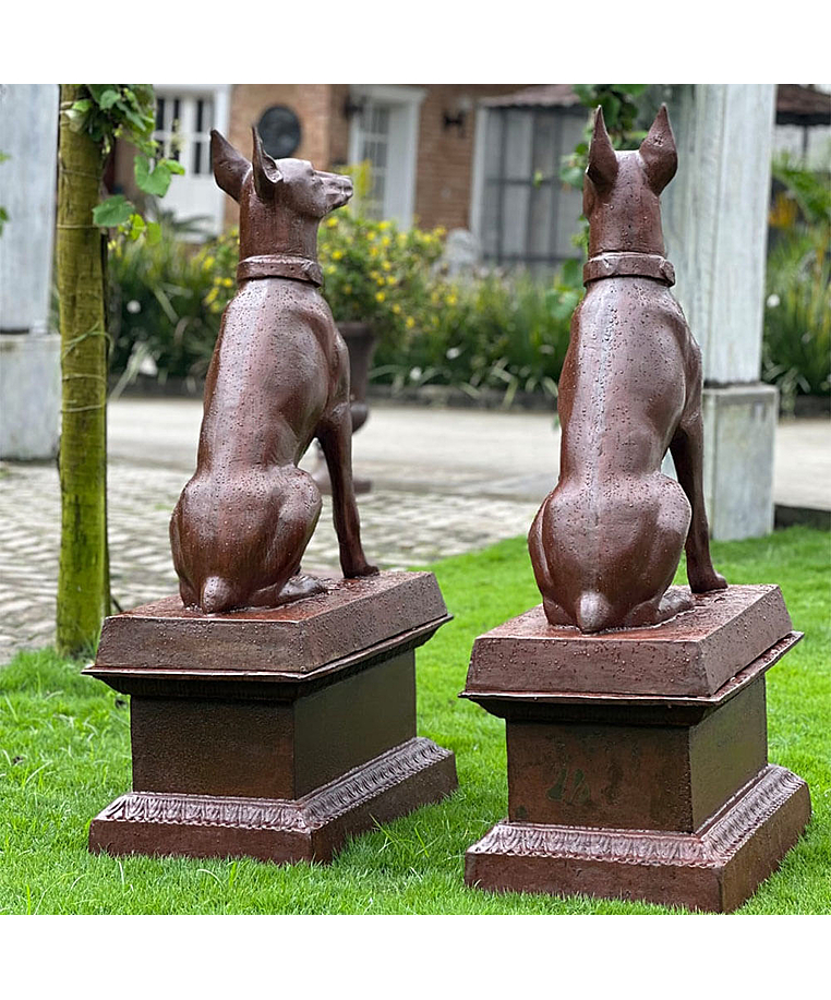 imagem do produto Par de Escultura Cachorro Dobermann 134cm VRF225B Impon�ncia e Eleg�ncia