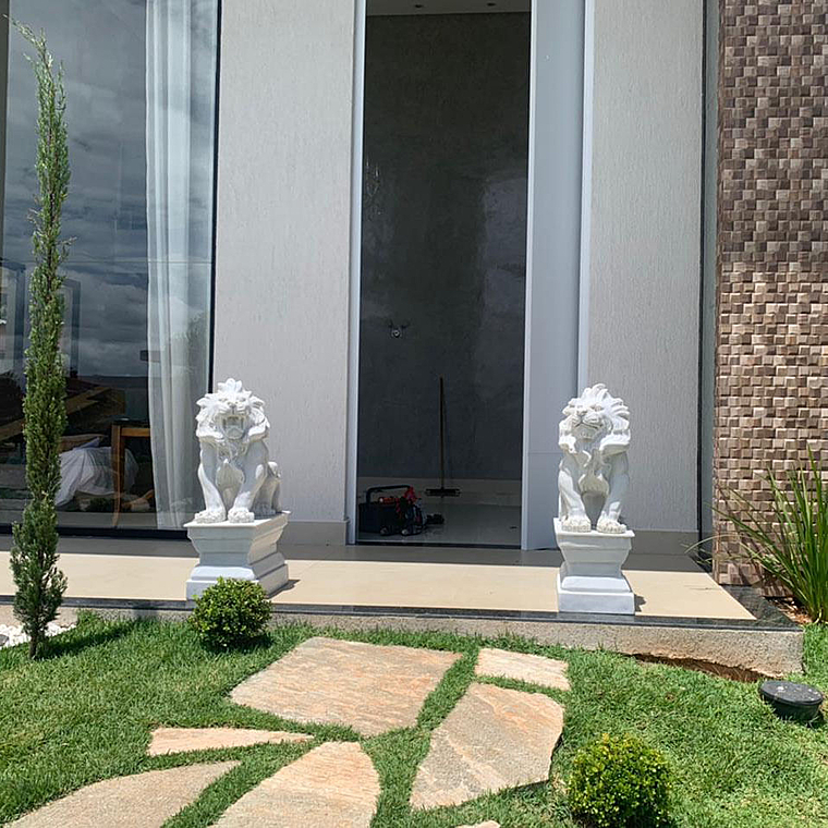 imagem do produto Par de Escultura de Le�o Sentado 100cm EML423 Presen�a Cl�ssica