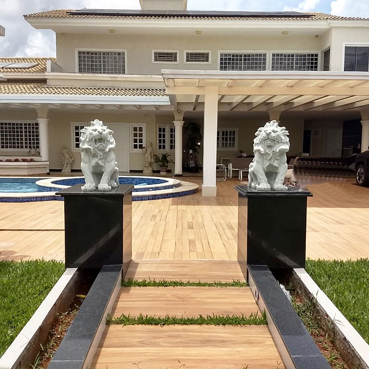 imagem do produto Par de Escultura de Le�o Sentado 100cm EML423 Presen�a Cl�ssica